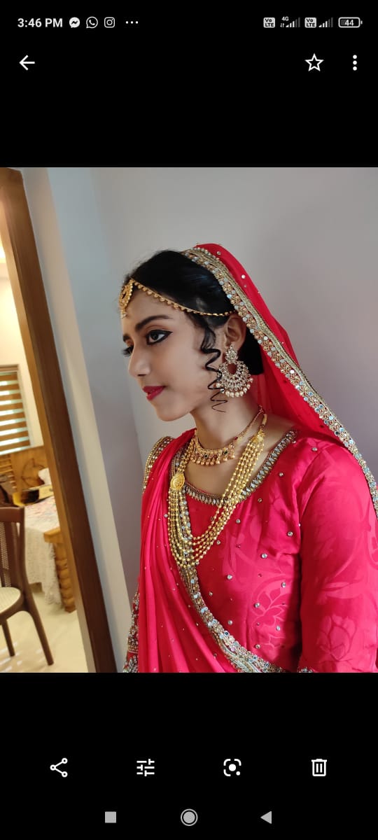 HELAN BEAUTY PARLOUR VALANCHERY